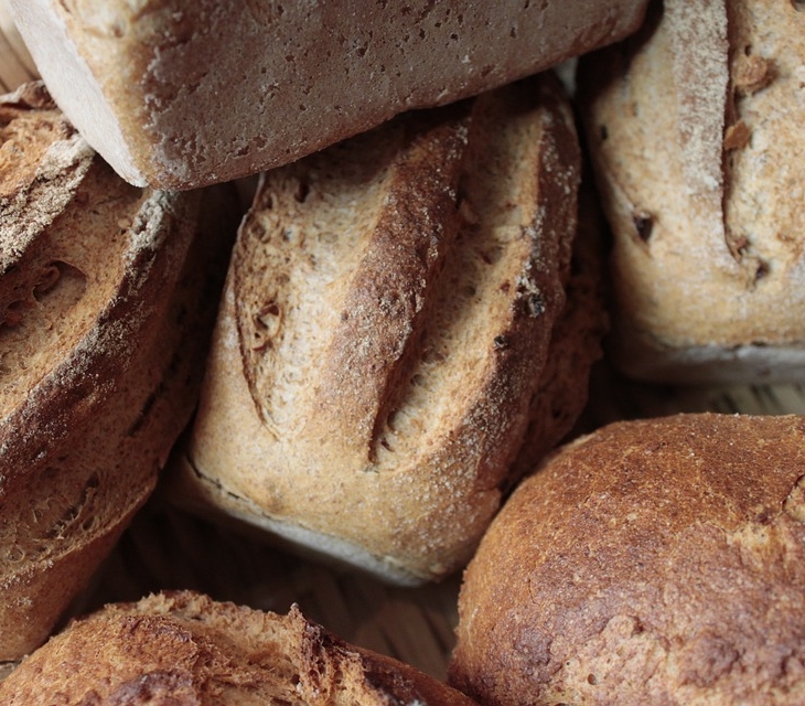 Come si prepara la base per il pane fatto in casa?